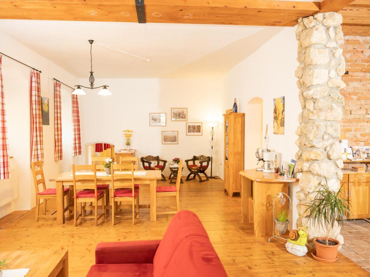 Ferienwohnung Zum Kapuziner Poysdorf Exterior foto