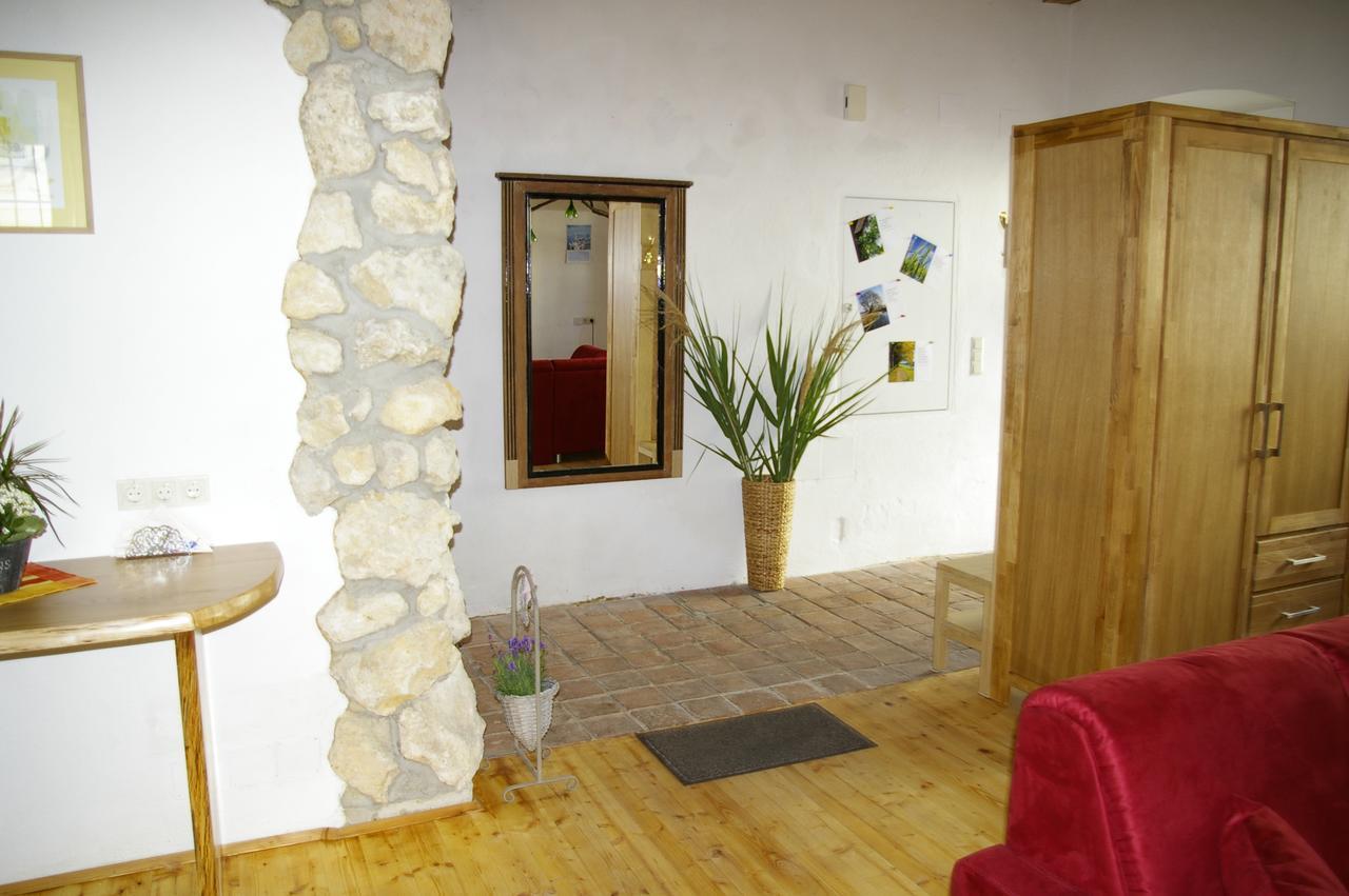 Ferienwohnung Zum Kapuziner Poysdorf Exterior foto